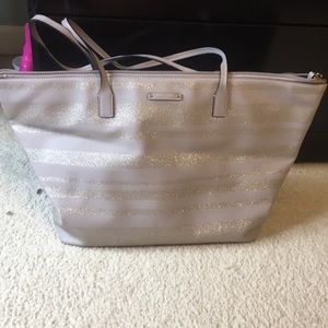 Mauve Kate Spade leather purse. Great condition.